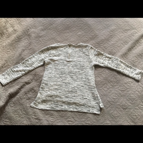 Stylish knit sweater top - Picture 3 of 4